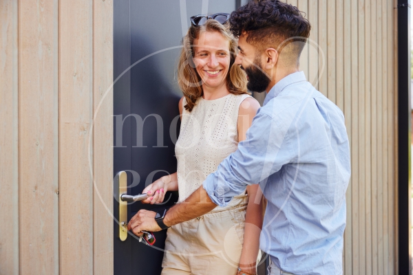 Koppel opent nieuwe huis 1