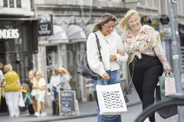 Vriendinnen shoppen in maastricht 4
