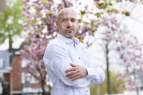 Portret man buiten 2