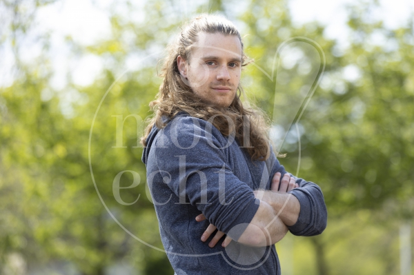 Portret man buiten 1