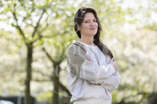 Portret vrouw buiten 1