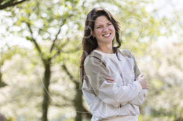 Portret vrouw buiten 2