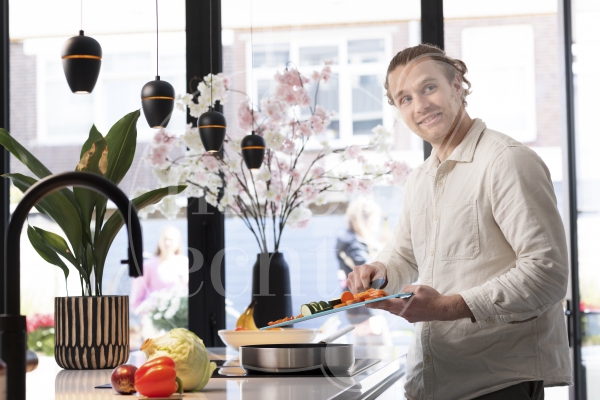 Man is aan het koken 2