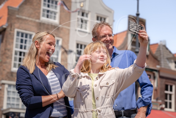 Gezin maakt selfie 4