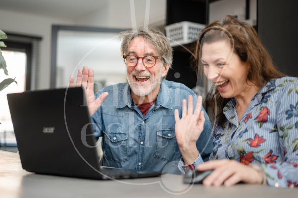 Koppel aan het facetimen 3