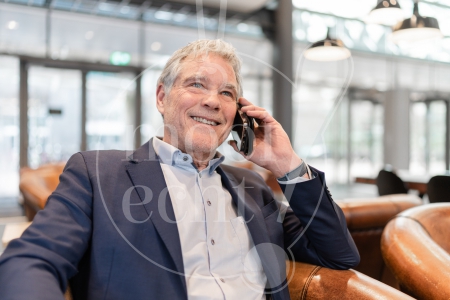 Man belt op kantoor 1