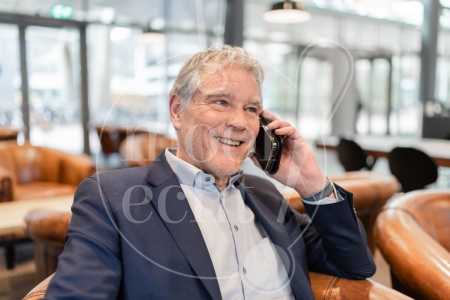 Man belt op kantoor 2