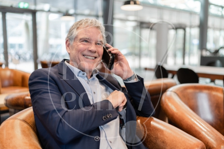 Man belt op kantoor 4